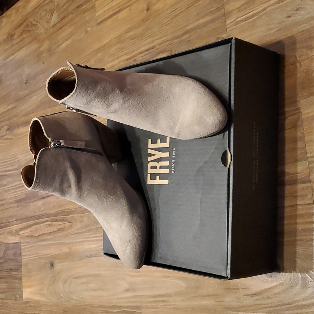 FRYE Judith Zip Bootie